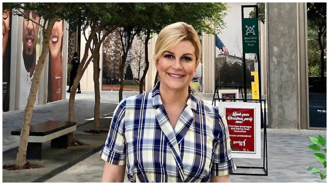 Kolinda Grabar Kitarović pozira na ulici