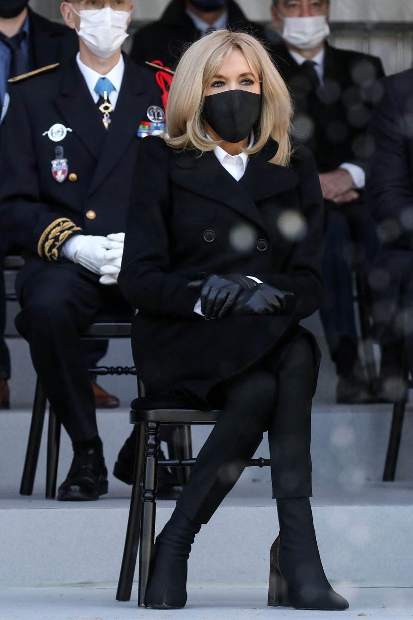 Procurile fotografije Brigitte Macron u kupaćem kostimu