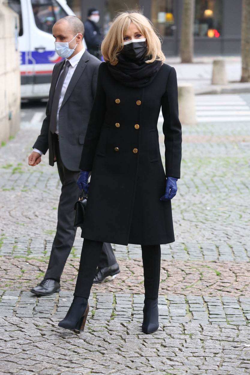 Procurile fotografije Brigitte Macron u kupaćem kostimu