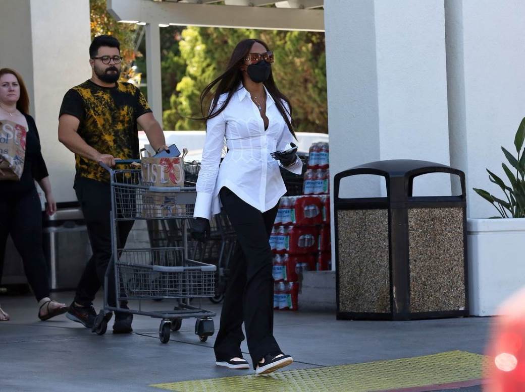 Naomi Campbell pozirala s kćeri i nepoznatim muškarcem
