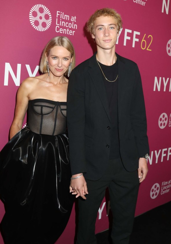Naomi Watts i sin Alexander
