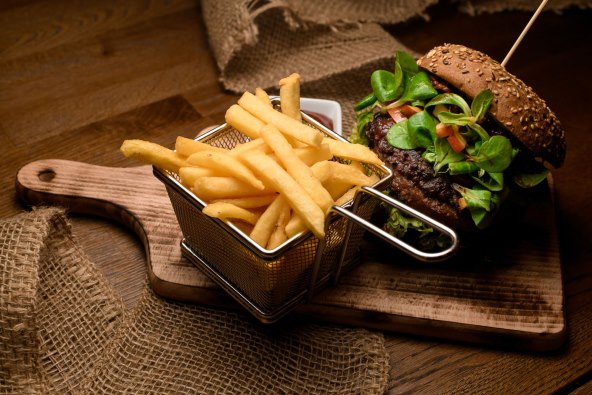 Hamburger i pomfrit.jpg