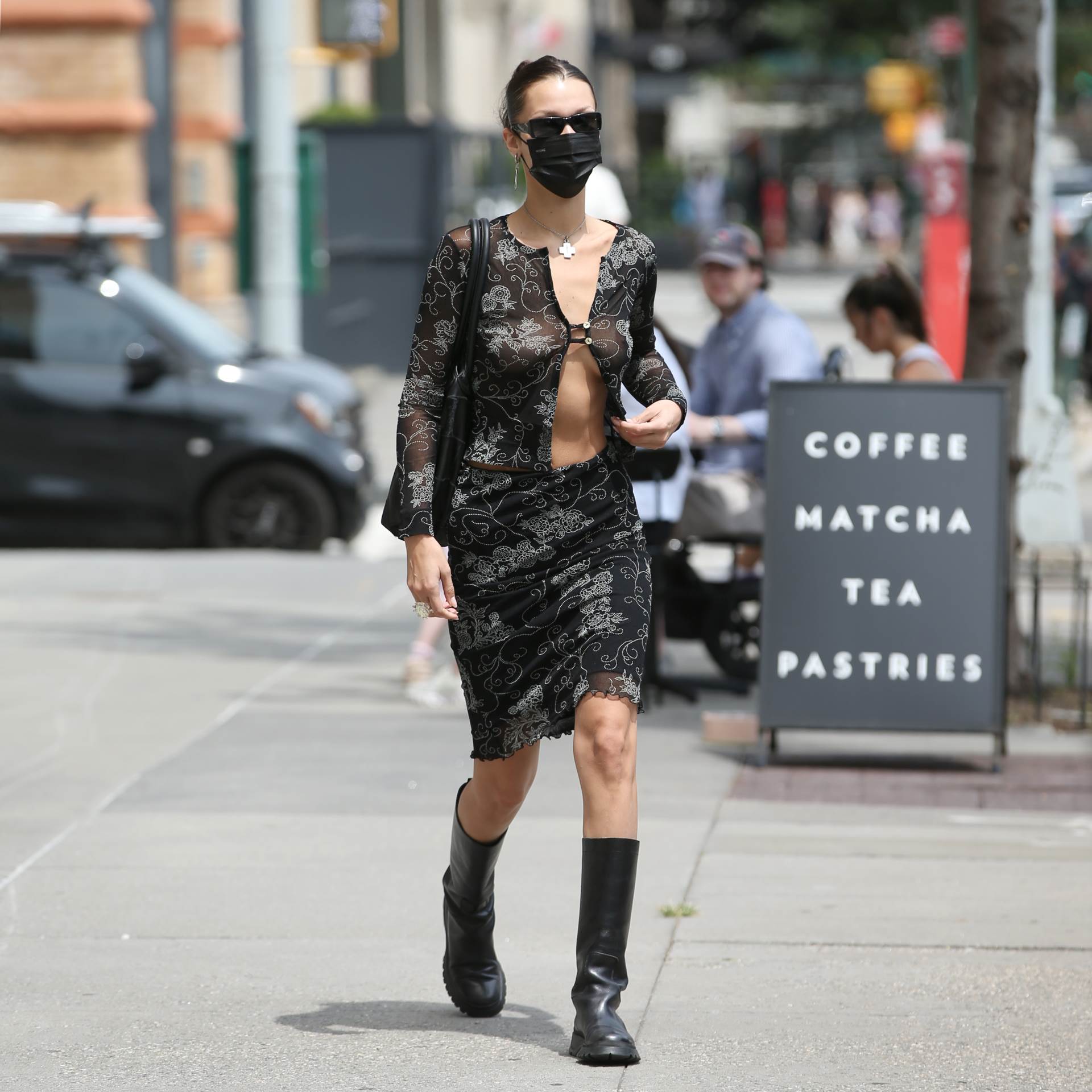 Bella Hadid i Gigi Hadid na proslavi rođendana