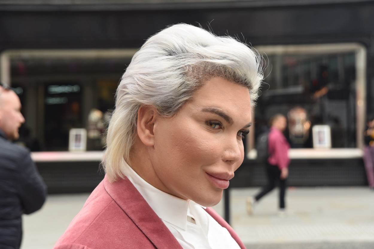 Nekada muški Ken postao Barbika