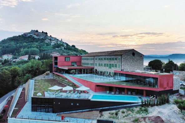 Roxanich Wine & Heritage hotel promovira novu etiketu uz svirku Saše Lozara