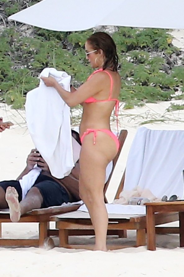 PAPARAZZO FOTKE J.LO U BADIĆU 'Izgledaš kao mala svinjica'