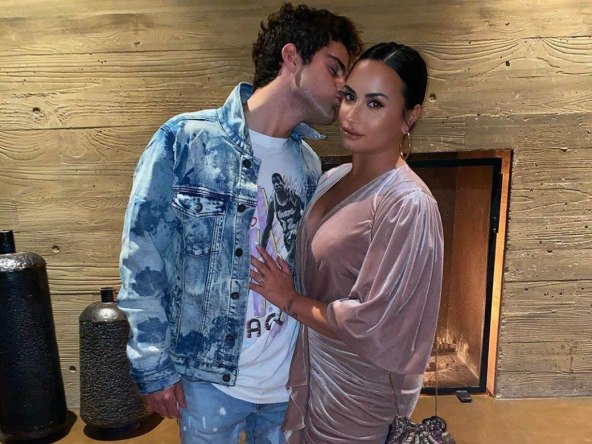 Pjevačica opjevala raskid zaruka: 'Sve oko mene se srušilo'