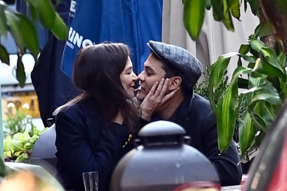 NE SLUTI NA DOBRO Problemi u vezi Katie Holmes i mlađahnog chefa