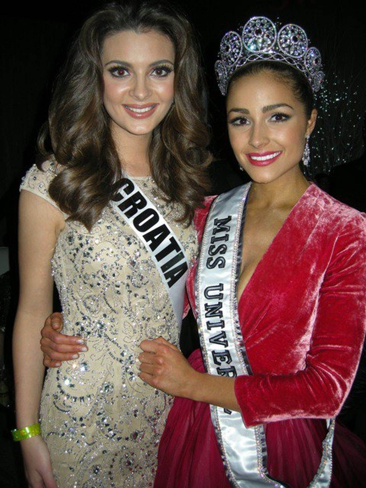 2012 Miss Universe.jpg