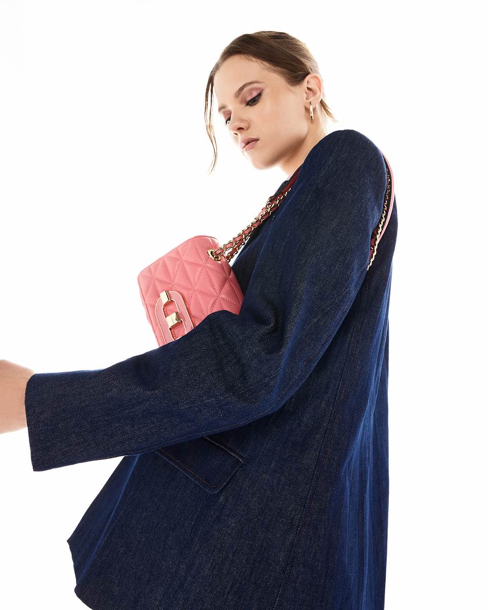 ss23_q1_musthaves_hb_nanaledar_sunkissedcoral_5919.jpg
