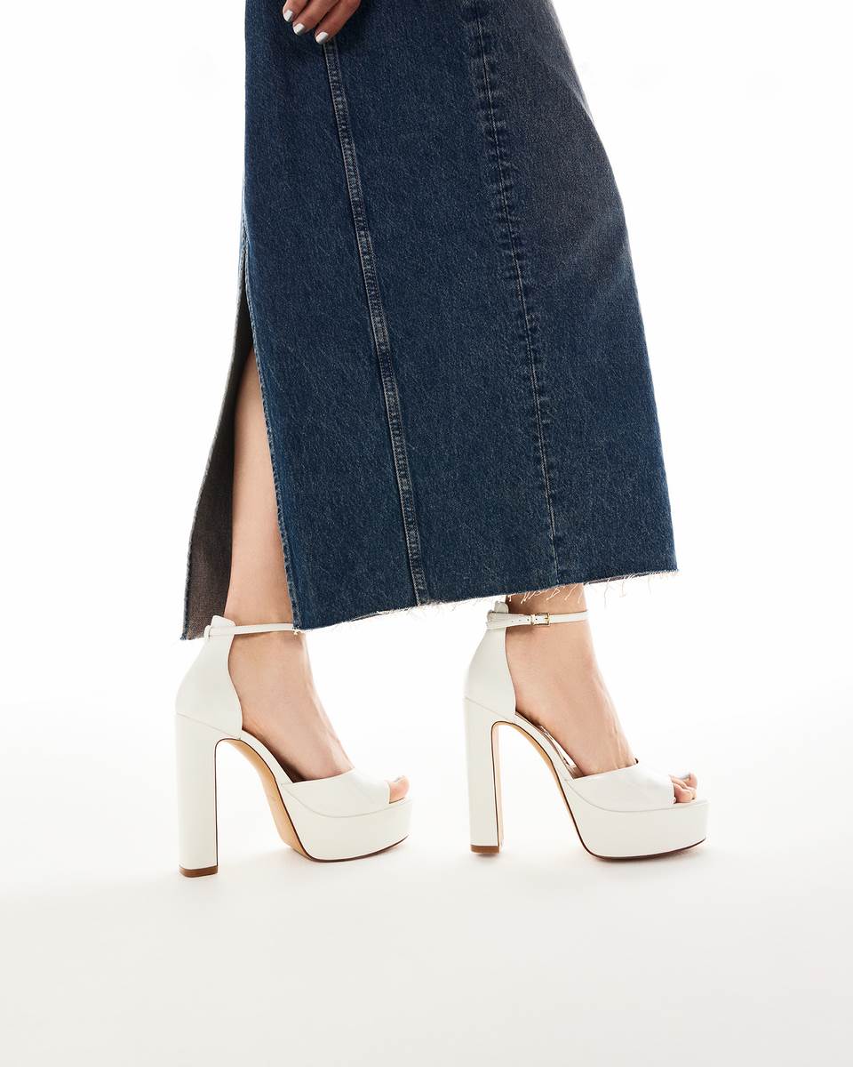 ss23_q1_musthaves_w_nissa_midwhite_5990.jpg
