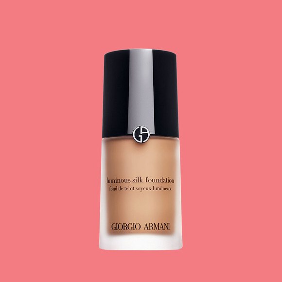 U kategoriji MAKE UP / Puder za lice po izboru čitateljica nagradu dobiva: Giorgio Armani Beauty Luminous Silk