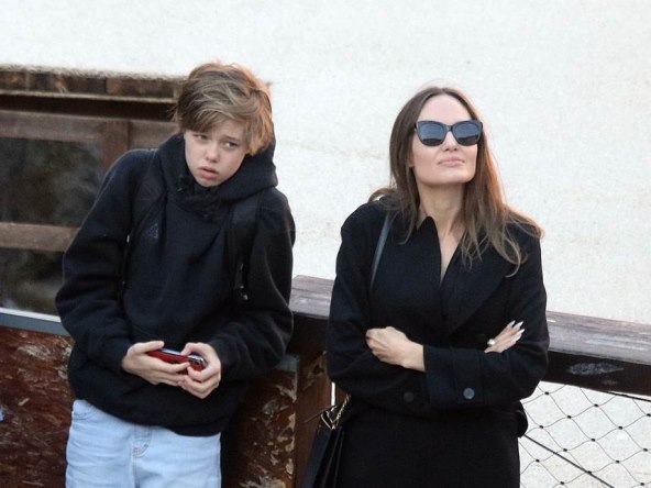 KOST I KOŽA 'Angelina je toliko mršava da sada nosi dječju odjeću'