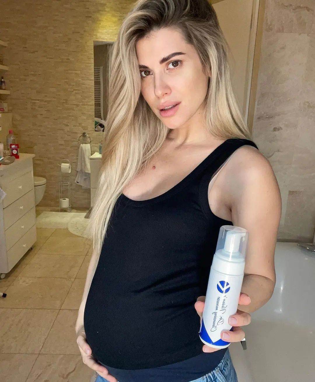 Ecija Belošević pokazala je svoju go-to frizuru za masnu kosu.
