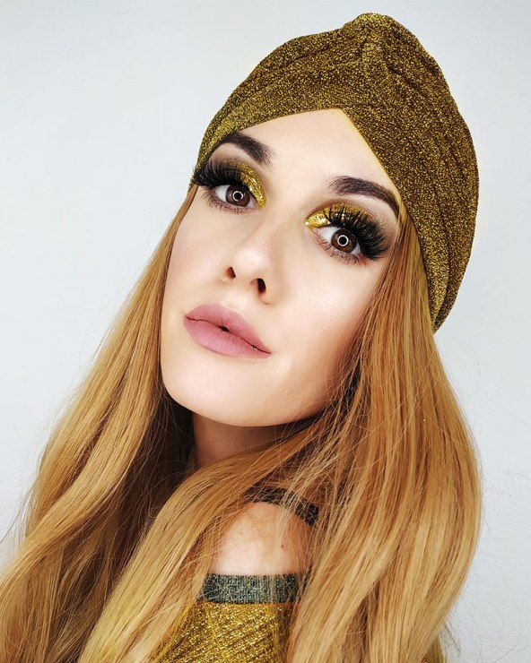 model Sara Schmidt