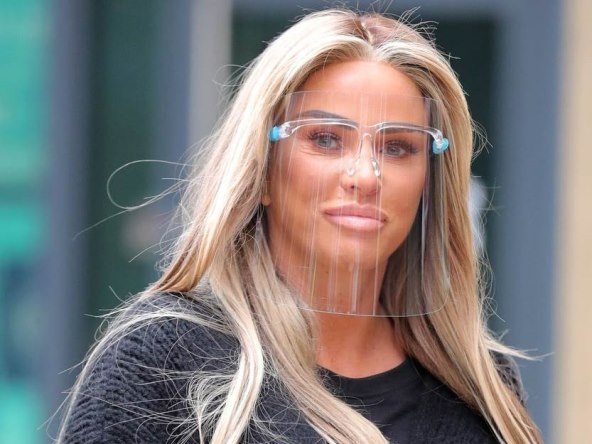 Katie Price sa zaštitnim vizirom