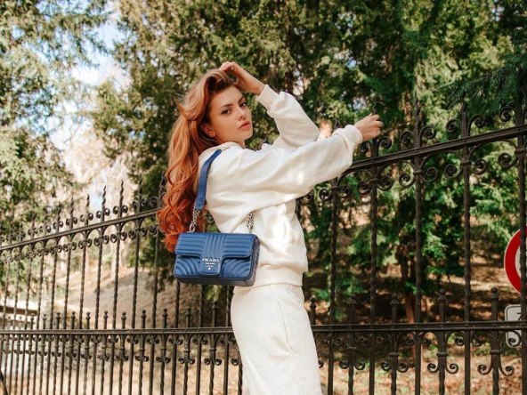 DRUŠTVENA MREŽA UKLONILA OBJAVU ELLE DVORNIK 'Smeta im moja debela škemba'