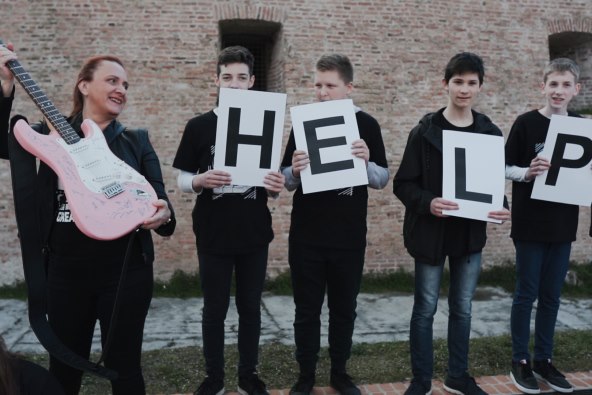 Pomozite donacijom Siščaninu Luki u školovanju i osvojite potpisanu gitaru