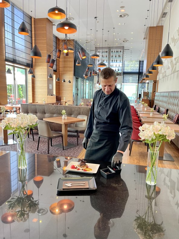 MAXimalno ukusni deserti u OXBO restoranu hotela DoubleTree by Hilton!