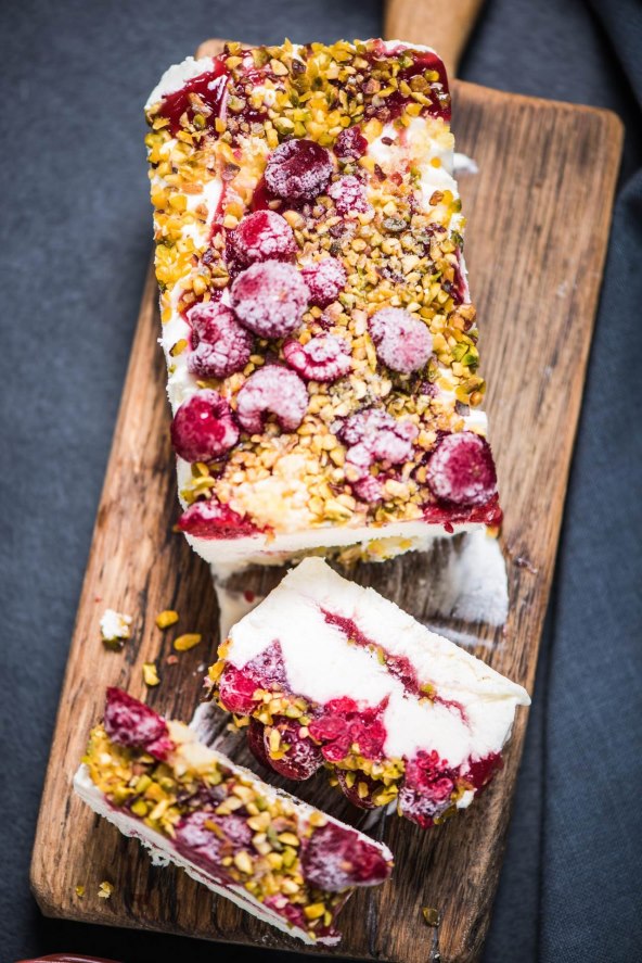 Semifreddo s malinama i bijelom čokoladom