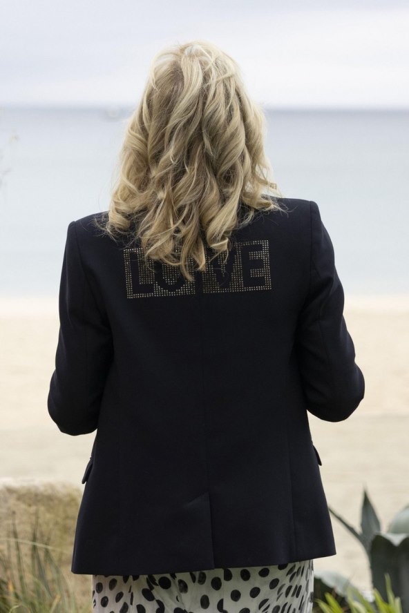 TEORIJE ZAVJERE Jill Biden poslala poruku Melaniji Trump?