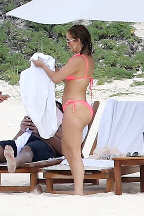 PAPARAZZO FOTKE J.LO U BADIĆU 'Izgledaš kao mala svinjica'