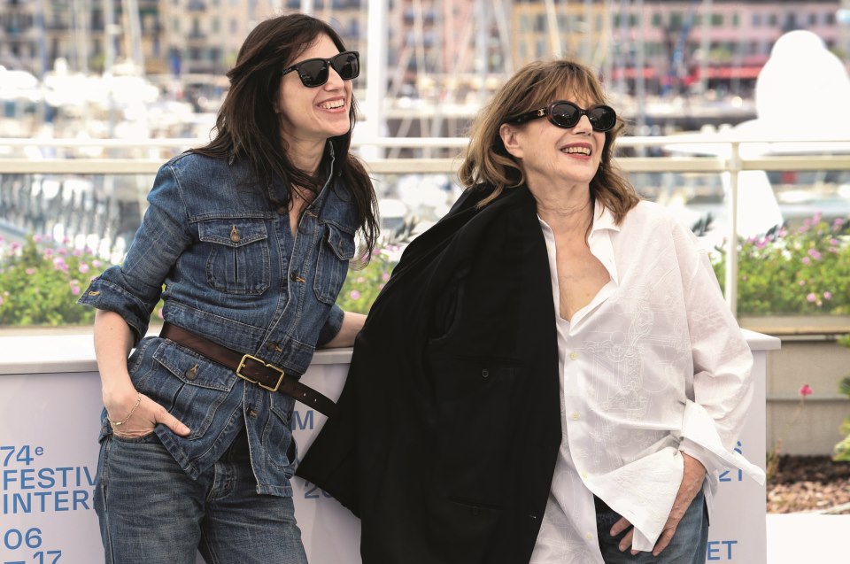 Gola žena na filmskom festivalu u Cannesu