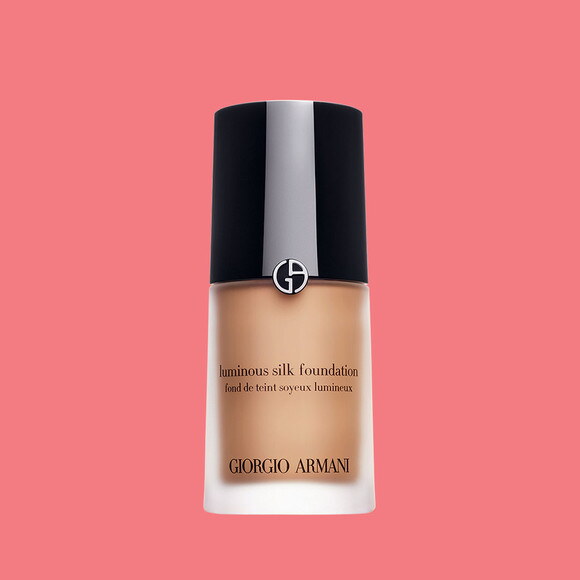 U kategoriji MAKE UP / Puder za lice po izboru čitateljica nagradu dobiva: Giorgio Armani Beauty Luminous Silk