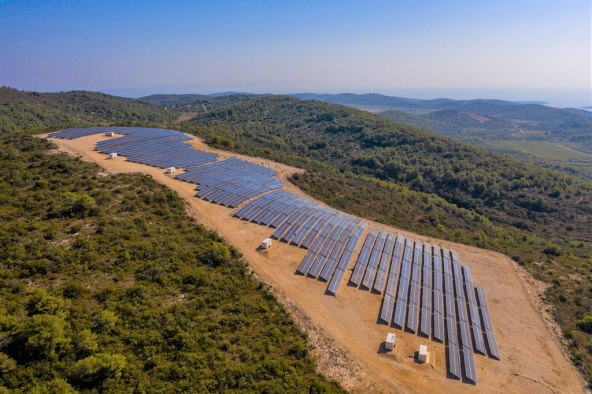 Sunčana elektrana Vis