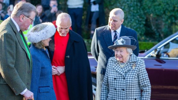 Princ Andrew izbačen je sa popisa kraljevskih članova za vijorenje zastave na Vladinoj web stranici