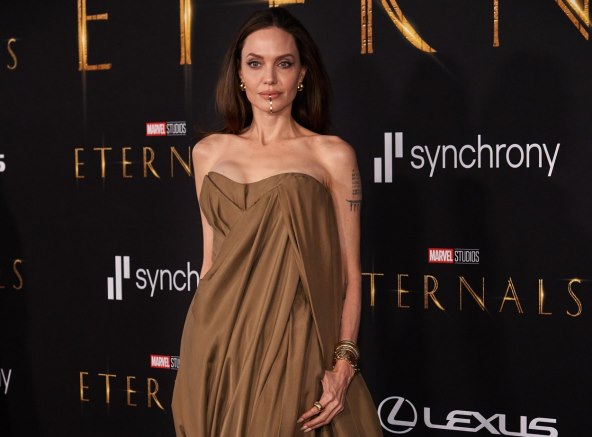 Zlatni prsten na bradi Angeline Jolie