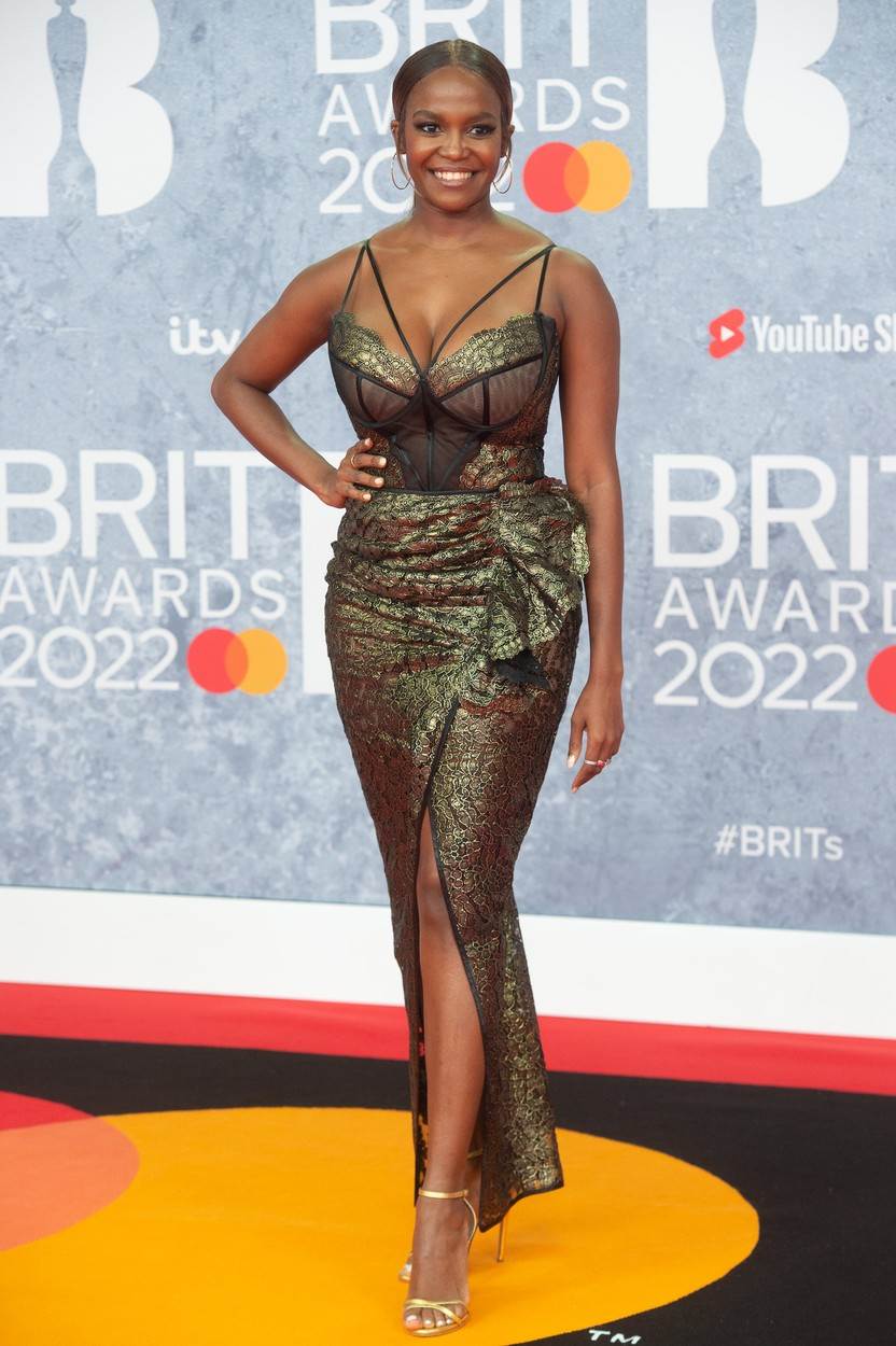 Oti Mabuse u eNVy room haljini
