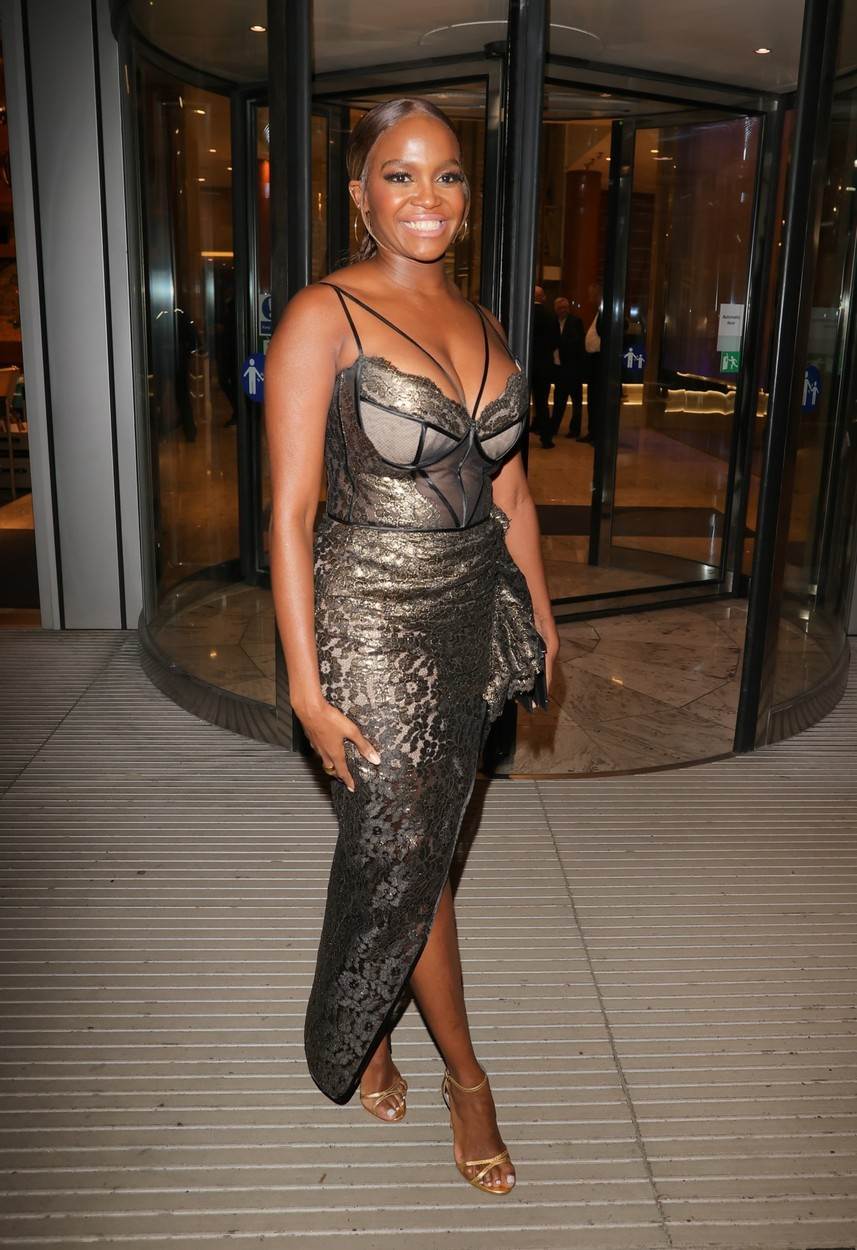 Oti Mabuse u eNVy room haljini