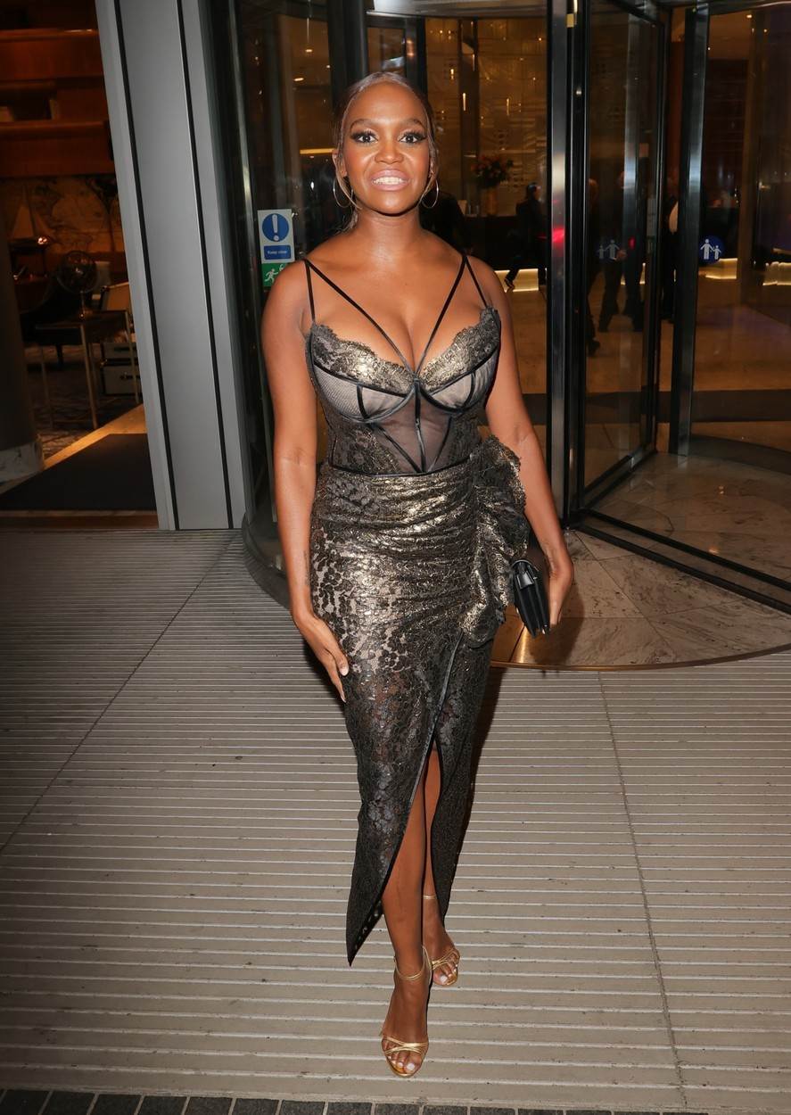 Oti Mabuse u eNVy room haljini