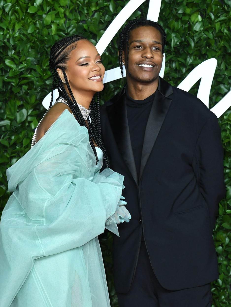 Rihanna i ASAP Rocky objavili su da čekaju dijete