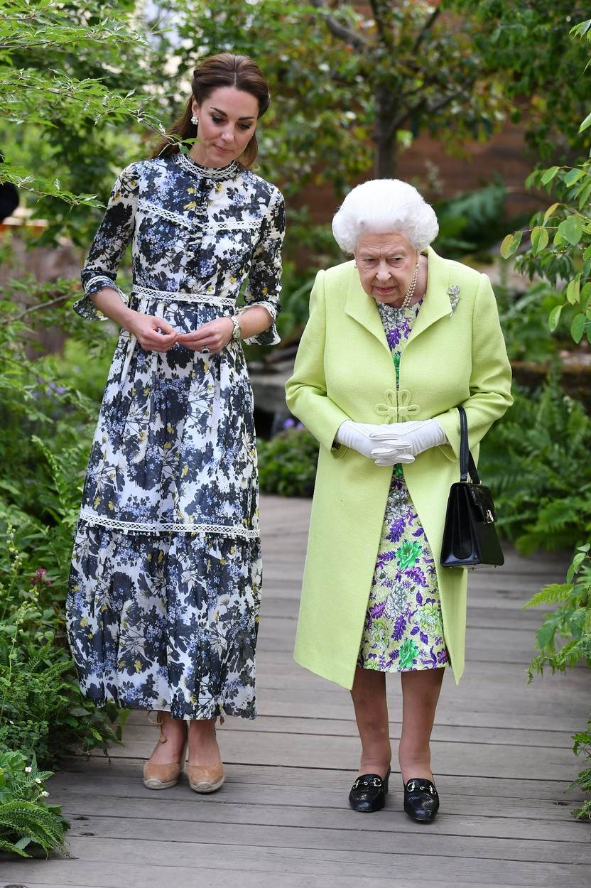 Kraljica Elizabeta smatrala je da se Kate Middleton treba zaposliti prije zaruka s princom Williamom