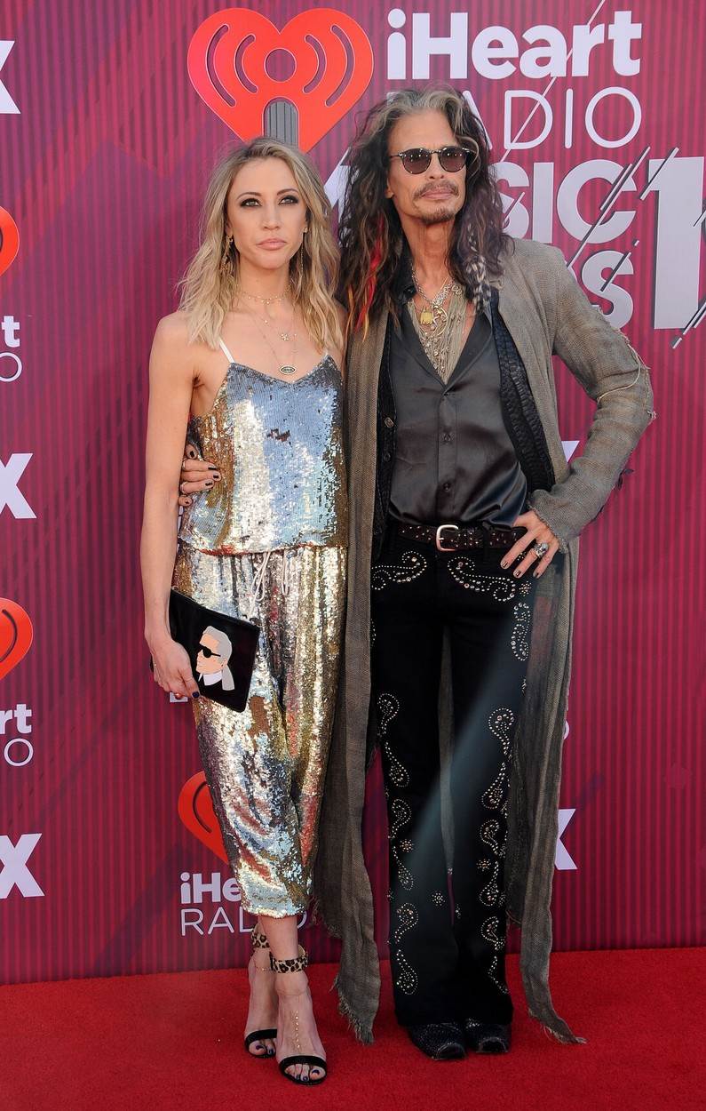 Steven Tyler u vezi je s 40 godina mlađom asistenticom.jpg
