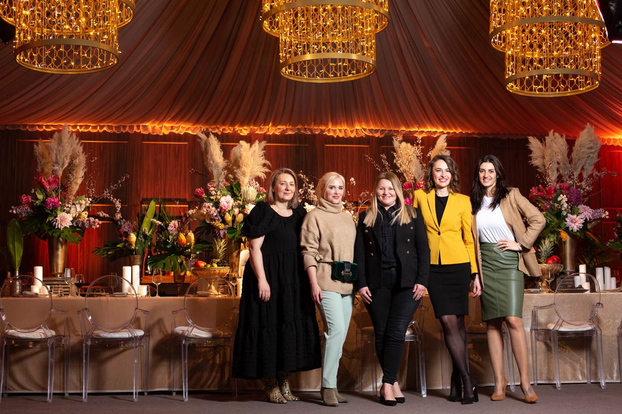Glavna urednica magazina Story vjenčanja Martina Rafaeli, PR stručnjakinja Ines Preindl,
voditeljica projekta Sajam vjenčanja Andrea Bolješić, brend menadžerica Marina Živković i Iva
Leko, voditeljica marketinga Euroadria, Cateringa Kvatrić