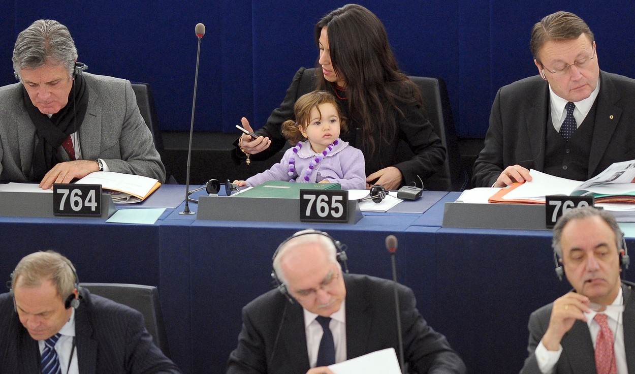 Talijanska političarka Licia Ronzulli s djetetom u Parlamentu