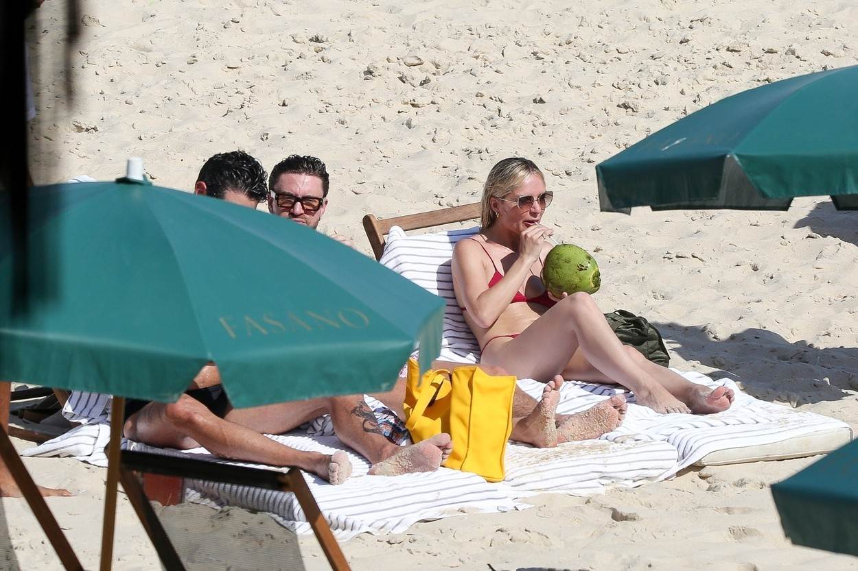 Melissa Cohen uživa na plaži u Brazilu