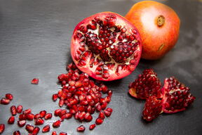 pomegranate-g8910d2a9f_1920.jpg