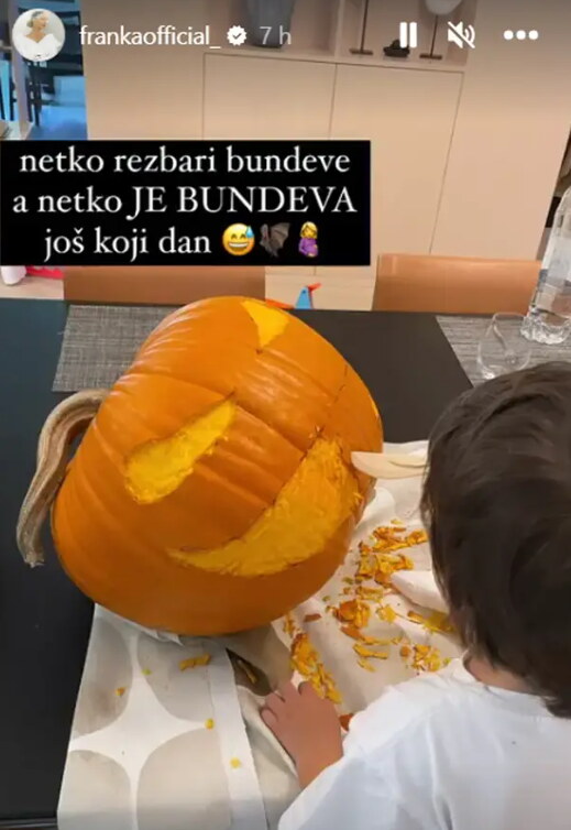 Viktor Ćorluka rezbario je bundeve s mamom Frankom Batelić
