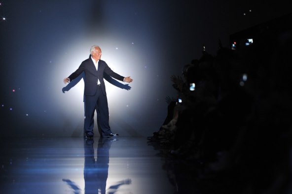 Giorgio Armani ima 91 godinu, a izgleda i radi poput mladića
