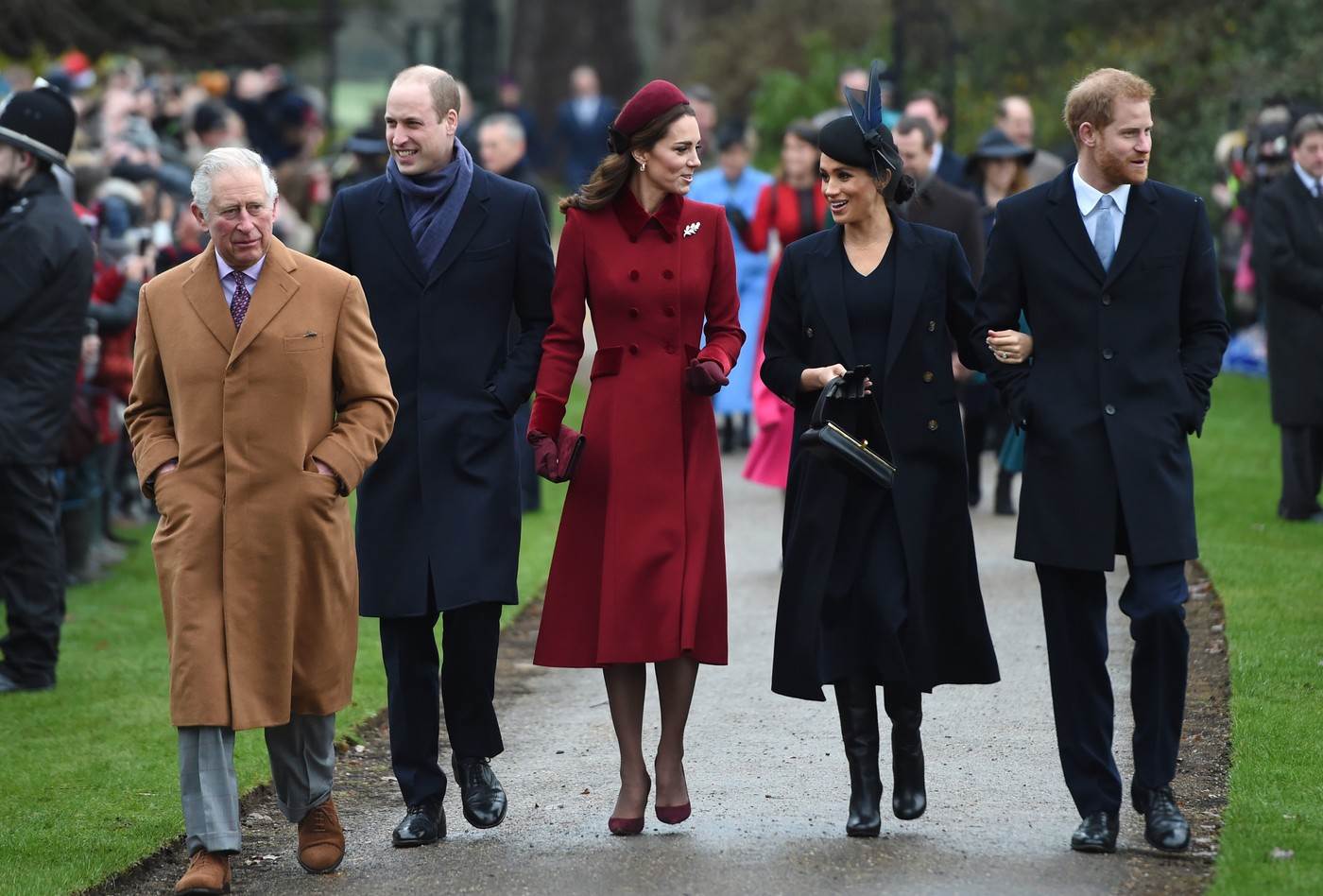 Meghan Markle, princ Harry, princ WIlliam, Kate Middleton i kralj Charles su članovi britanske kraljevske obitelji