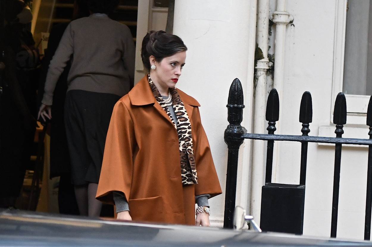Claire Foy kao vojvotkinja Margaret na snimanju serije A Very British Scandal.jpg