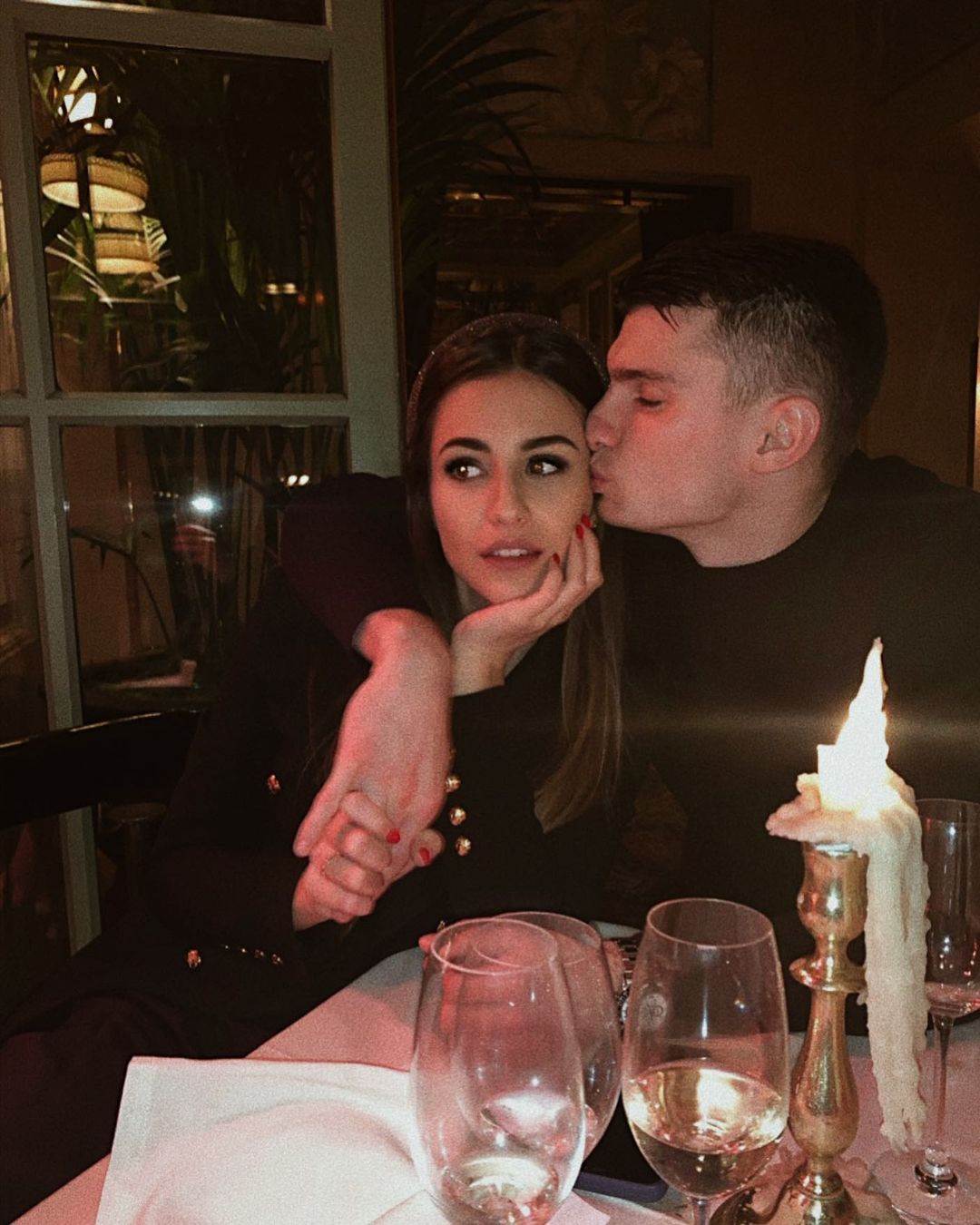 Helena Matić i Dominik Livaković u restoranu.