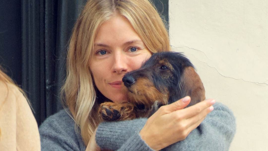 Sienna Miller na ljetovanju s dečkom i kćeri
