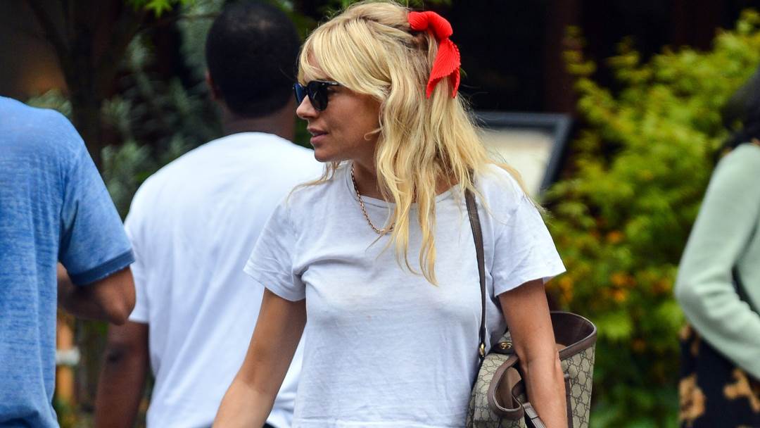 Sienna Miller na ljetovanju s dečkom i kćeri