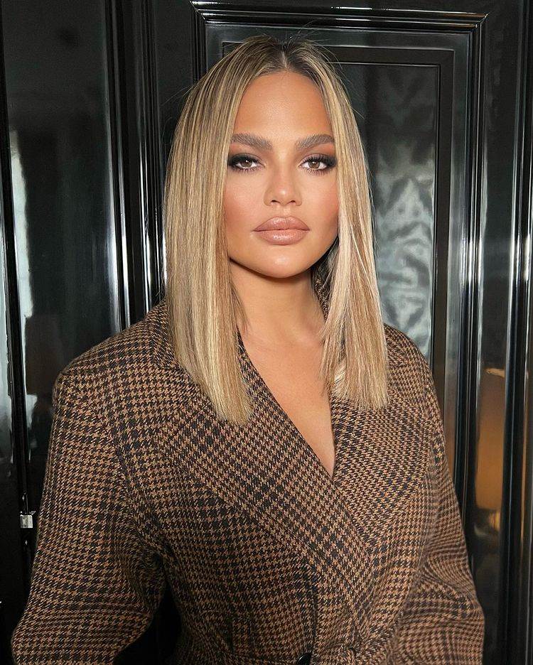 Chrissy Teigen negira plastične operacije