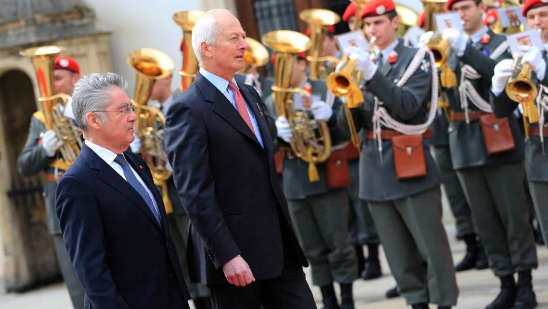Princ Hans-Adam II. na tronu Lihtenštajna je od 1989., a bio je usred nekoliko skandala i izazvao dvije konstitucionalne krize.